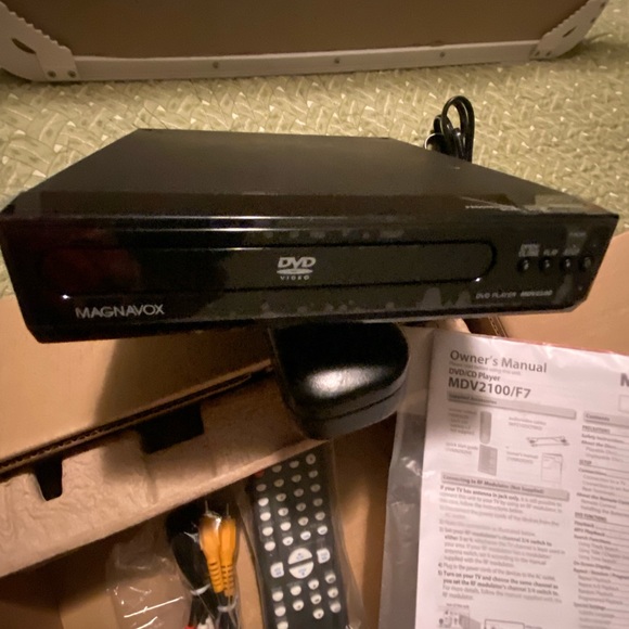 MAGNAVOX  DVD/CD player - Picture 8 of 9